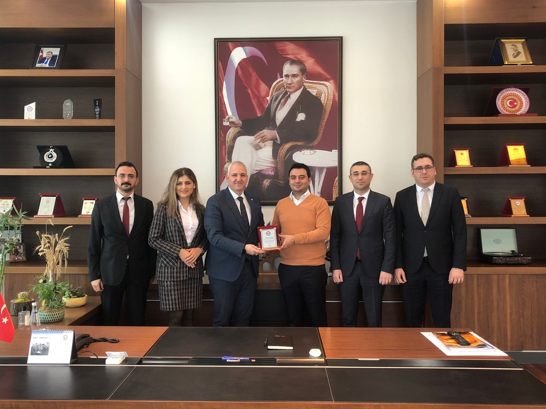 Türk Eximbank Çorlu Şube Müdürü Yasincan Tanaydı  ve Kıymetli Ekibi Odamız Yönetim Kurulu Başkanı  İzzet Volkan´a Ziyarette Bulundular