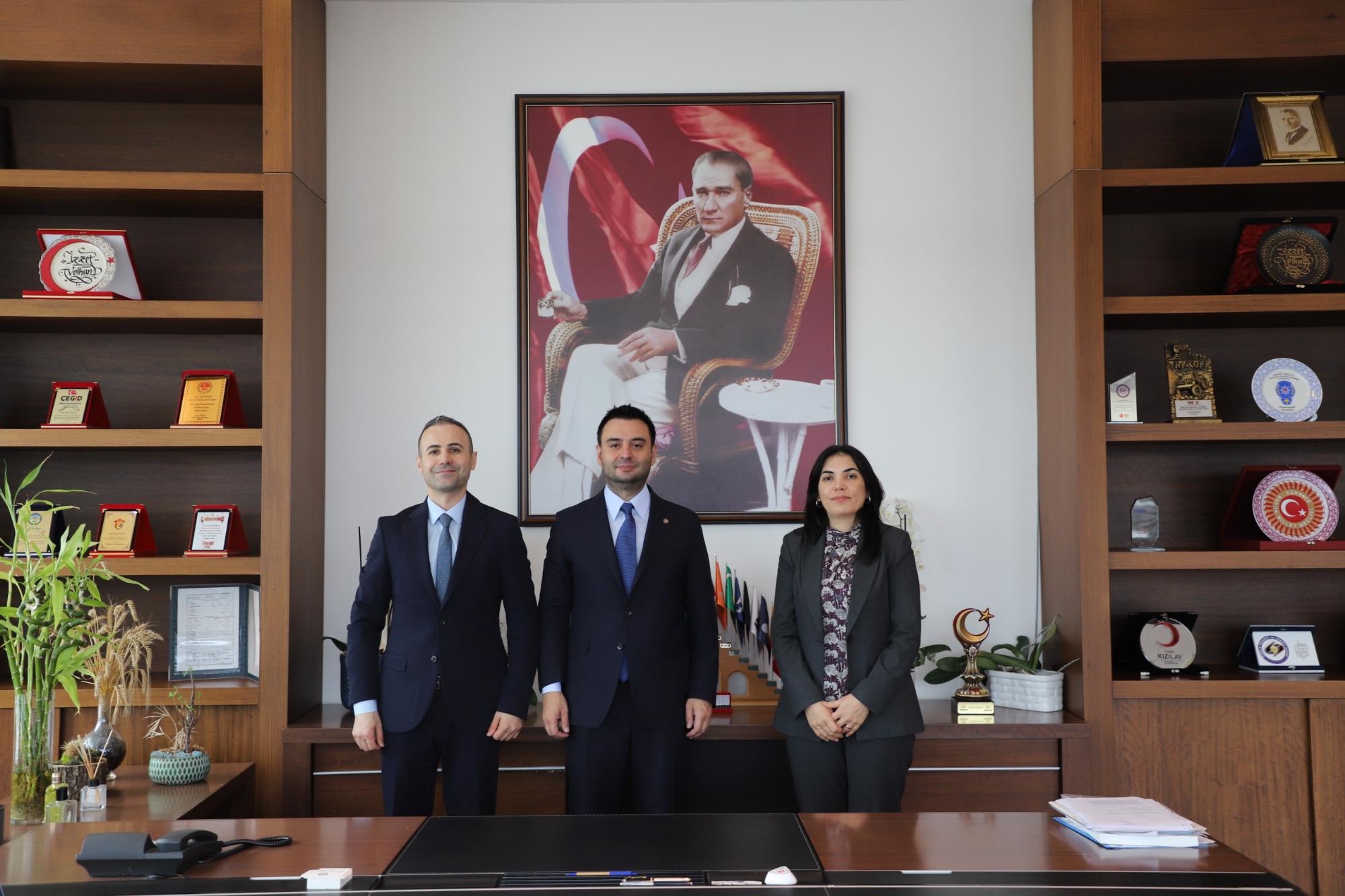 37. Vergi Haftası Kapsamında Çorlu Vergi Dairesi´nden Çorlu Ticaret ve Sanayi Odası Yönetim Kurulu Başkanı İzzet VOLKAN´a Ziyaret