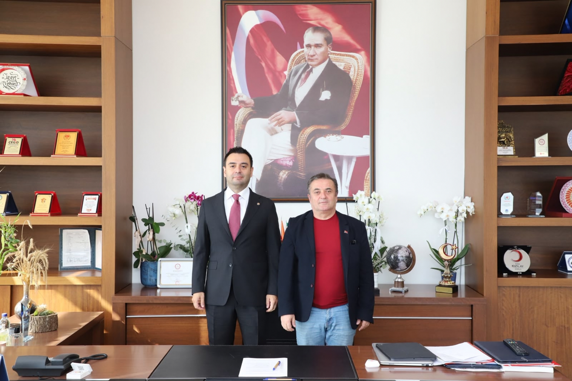 Trakya Gündem Gazetesi İmtiyaz Sahibi Abdurrahim YILDIRIM´dan Yönetim Kurulu Başkanı İzzet VOLKAN´a Tebrik Ziyareti