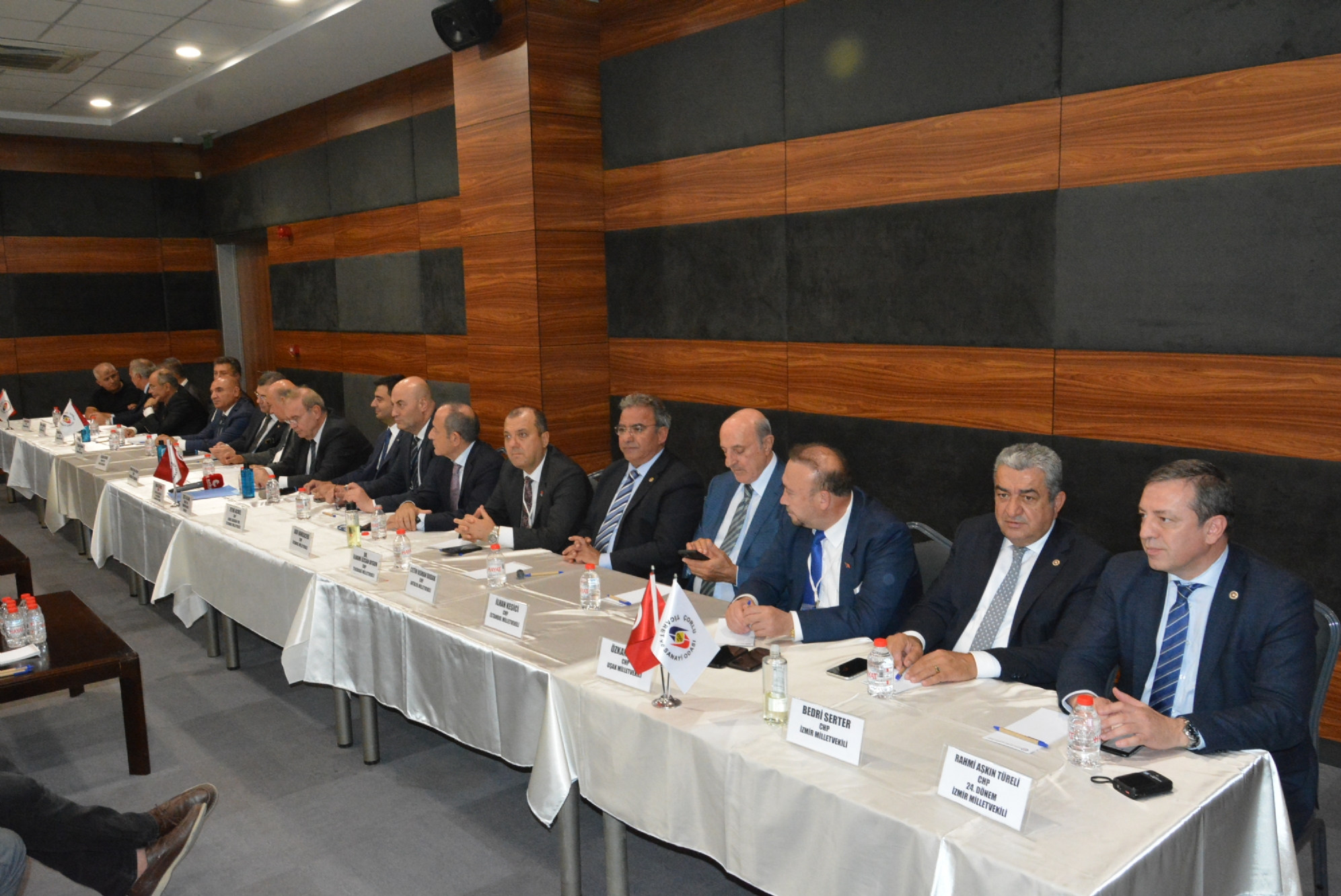 CHP Genel Başkan Yardımcısı ve Parti Sözcüsü, Tekirdağ Milletvekili Sayın Faik Öztrakın  Başkanlığında,  Düzenlenen  “CHP Ekonomi  Masası” Toplantısı  Odamız Ev Sahipliğinde Gerçekleşti