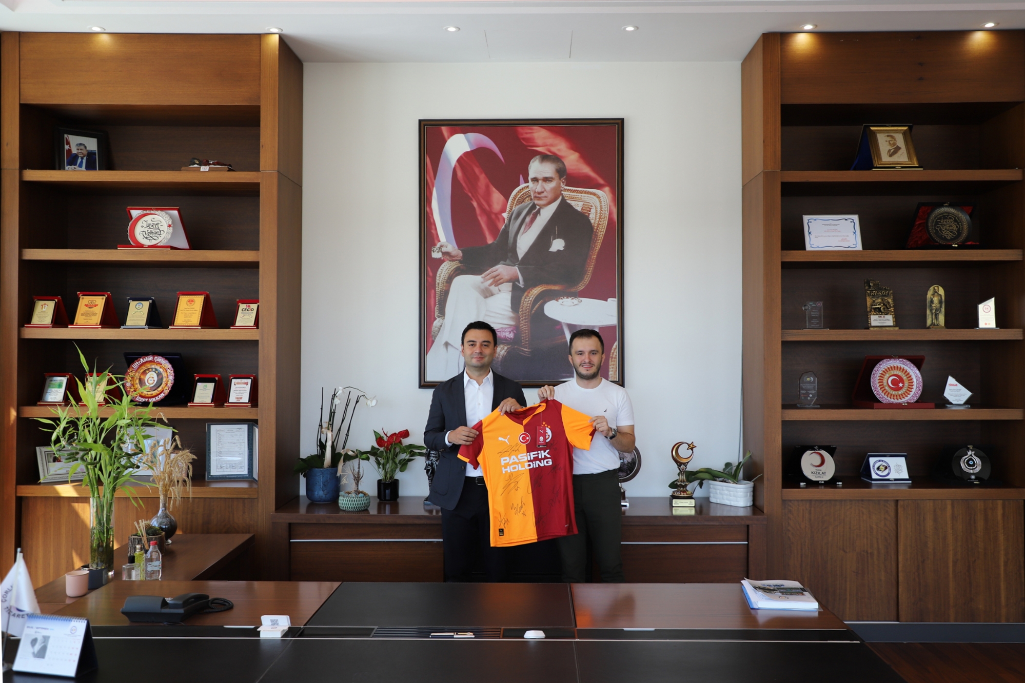 Pasifik Eurasia Satış ve Pazarlama Sorumlusu Mehmethan ÇOLAK´tan, Çorlu Ticaret ve Sanayi Odası Yönetim Kurulu Başkanı İzzet VOLKAN´a Ziyaret