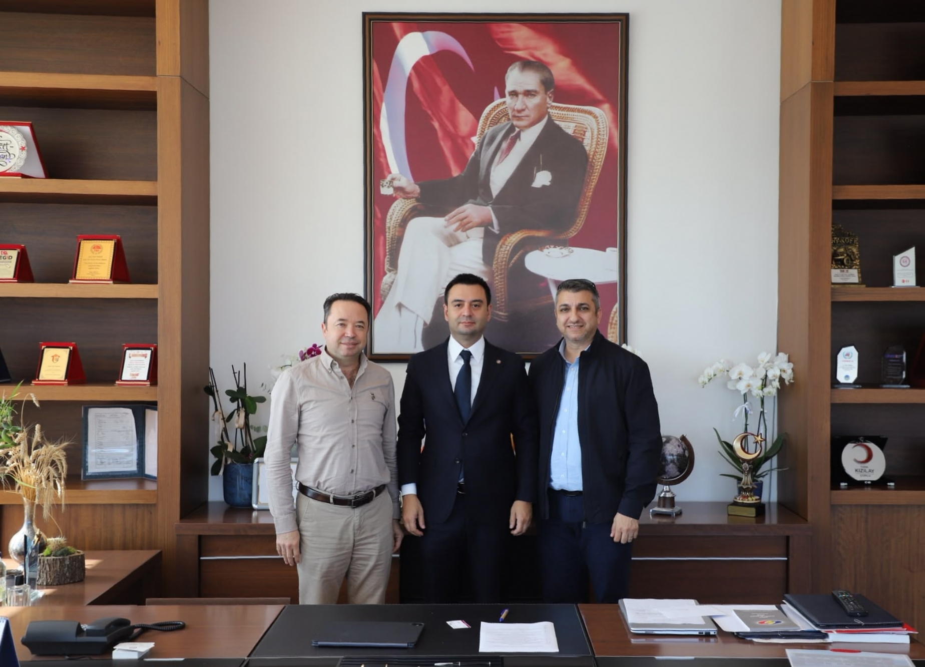 Santez Endüstriyel Temsilcilerinden Odamız Yönetim Kurulu Başkanı İzzet VOLKANa Tebrik Ziyareti