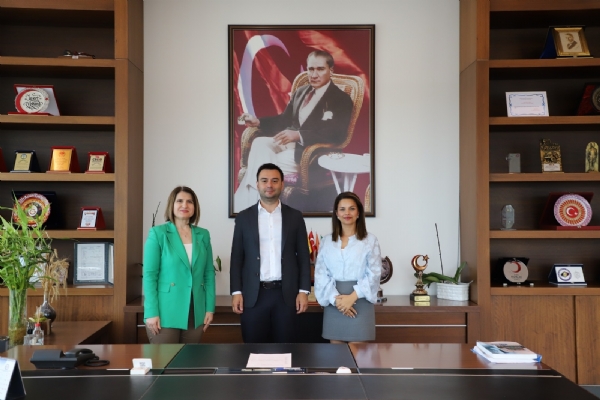 Farkl Fikirler Koleji orlu Ticaret ve Sanayi Odas Ynetim Kurulu Bakan zzet Volkan Makamnda Ziyaret Etti