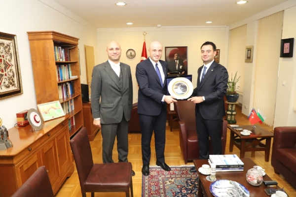 �orlu TSO Y�netim Kurulu Ba�kan� �zzet VOLKAN  Filibe Ba�konsolosu Emre MANAV  ve    Filibe Ticaret Ata�esi Arma�an AL �le Bir Araya Geldi