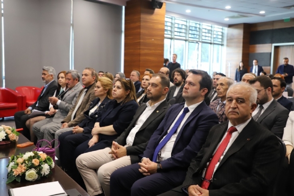 Çorlu Ticaret ve Sanayi Odası ile Tekirdağ Namık Kemal Üniversitesi İş Birliğinde Düzenlenen “Çorlu Bölgesinin Çok Boyutlu Analizi ve Mesleki Eğitimle Entegrasyonu Çalıştayı” Gerçekleşti