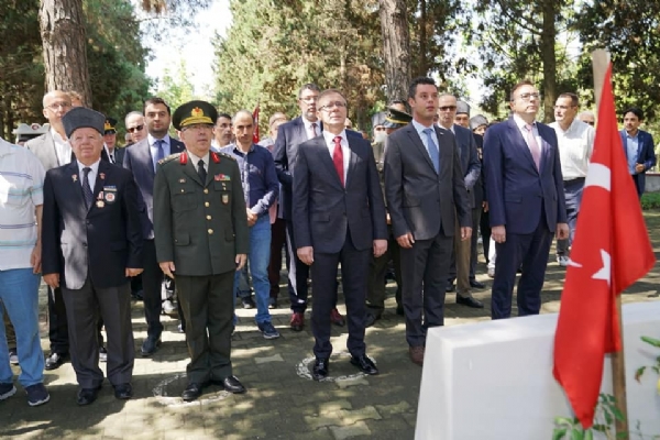 Yönetim Kurulu Başkanımız İzzet Volkan 15 Temmuz Şehitlerini Anma Törenine Katıldı ve Meclis Üyelerimizle Birlikte Demokrasi Nöbetine Katılan Vatandaşlarımıza İkramda Bulundu