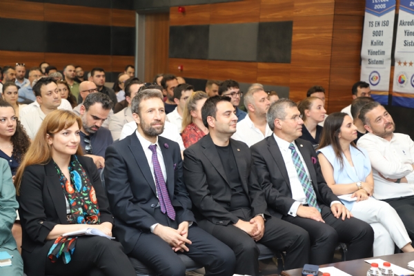 �orlu Ticaret ve Sanayi Odas� ile Mikro Yaz�l�m  �� Birli�inde D�zenlenen ��retimde Yeni Nesil Yapay Zeka ��z�mleri ve S�rd�r�lebilirlik� Semineri Odam�zda Ger�ekle�ti