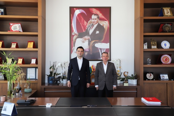 Kapakl� Kaymakam� Say�n Mustafa G�RDAL Odam�z Y�netim Kurulu Ba�kan� �zzet VOLKAN&acute;� Ziyaret Etti