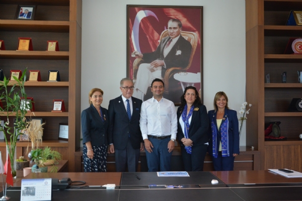 Rotary 2420. Bölge 2023-24 Dönemi Guvernörü Sn. Mehmet Altay, Çorlu Rotary Kulübü 2023-24 Dönem Başkanı Sn. Emel Üren ve Yönetimi Odamız Yönetim Kurulu Başkanı İzzet Volkana Ziyaret Ederek İstişarede Bulundular