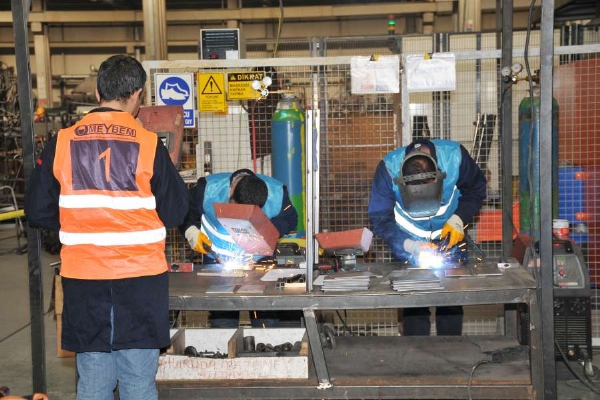 Çorlu Ticaret ve Sanayi Odası ve MEYBEM A.Ş. İşbirliğinde Makine Bakımcı ve Metal Saç İşlemeci Sınavları Düzenlendi