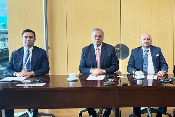 Çorlu Ticaret ve Sanayi Odası Yönetim Kurulu Başkanı İzzet VOLKAN, Bogota Ticaret ve Sanayi Odası Başkanı Ovidio CLAROS ile Bir Araya Geldi