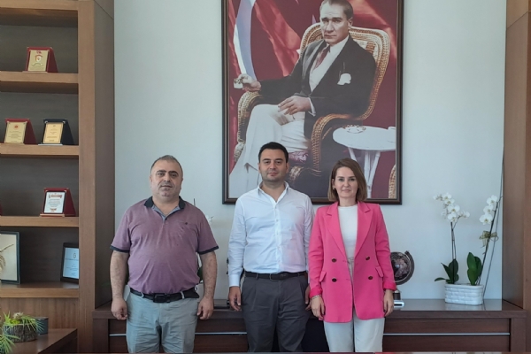 Odamız Yönetim Kurulu Sayman Üyesi ve Radyo Gündem kurucusu Ertuğrul Adıgüzel ve Gündem Organizasyon Kurucusu Burcu Adıgüzel Odamız Yönetim Kurulu Başkan´ı İzzet Volkanı Ziyaret Etti