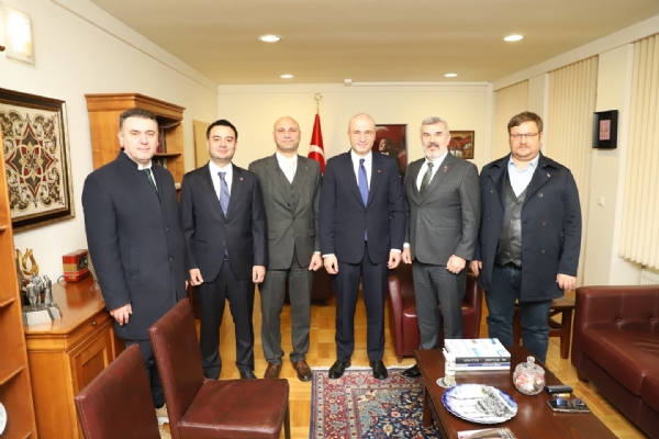 �orlu TSO Y�netim Kurulu Ba�kan� �zzet VOLKAN  Filibe Ba�konsolosu Emre MANAV  ve    Filibe Ticaret Ata�esi Arma�an AL �le Bir Araya Geldi