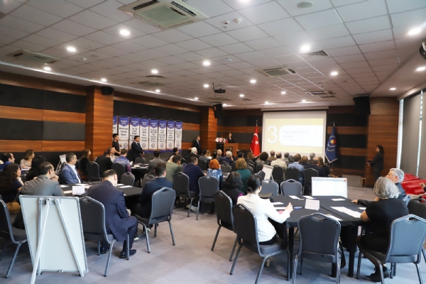 �orlu Ticaret ve Sanayi Odas� ile  Tekirda� Nam�k Kemal �niversitesi �� Birli�inde D�zenlenen  ��orlu B�lgesinin �ok Boyutlu Analizi ve Mesleki E�itimle  Entegrasyonu �al��tay�� Ger�ekle�ti