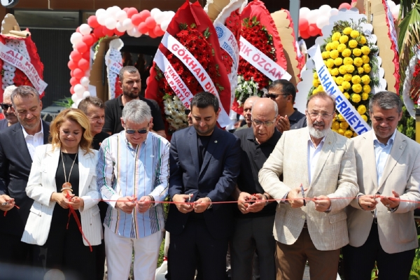 Odamız Yönetim Kurulu Başkanı İzzet VOLKAN Özcanlar Köfte´nin Yeni Şube Açılış Törenine Katıldı