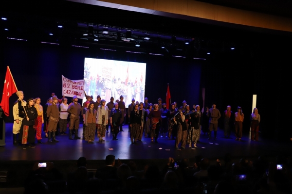 1 Kasım Çorlunun Kurtuluşuna Özel "100 Yıllık Emanet Cumhuriyet Dans Tiyatrosu” Enis Sülün Konferans Salonunda Düzenledi