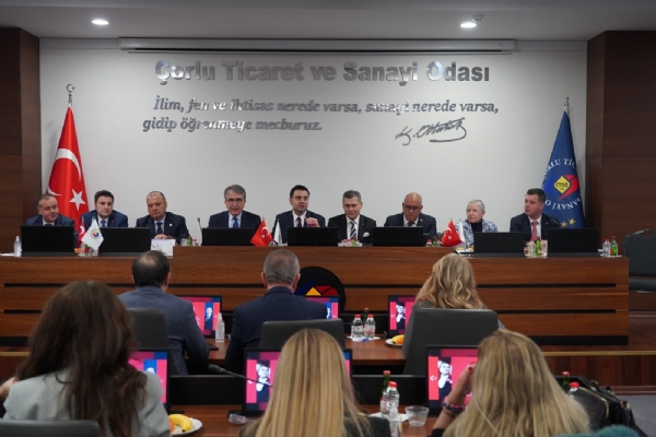 Cumhuriyet Halk Partisi Genel Ba�kan Yard�mc�s� Prof. Dr. Yal��n Karatepe Ba�kanl���ndaki Ekonomi Tak�m� Odam�z� Ziyaret Etti