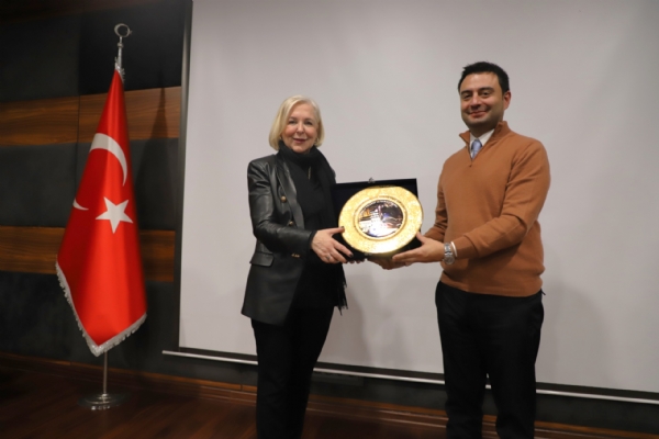 orlu TSO  Tarafndan, Ftrist, Ekonomist ve  Yazar Ufuk Tarhann Katlmyla   Dzenlenen Gelecekte  ve nsan Konulu Etkinlik Gerekleti