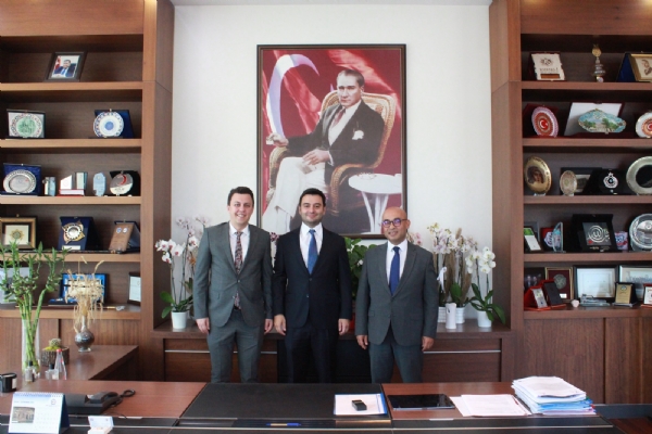 Ziraat Bankası Ticari Çorlu Şube Müdürü Yusuf Şekerci ve Ticari Müşteri İlişkileri Yetkilisi Ali Hacısüleymanoğlu Odamız Yönetim Kurulu Başkanı İzzet Volkan´a Tebrik Ziyaretinde Bulundu
