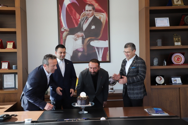 des Makina Firma Yetkilileri Ahmet ELK ve brahim AKBABA Odamz Ynetim Kurulu Bakan zzet VOLKAN Ziyaret Etti