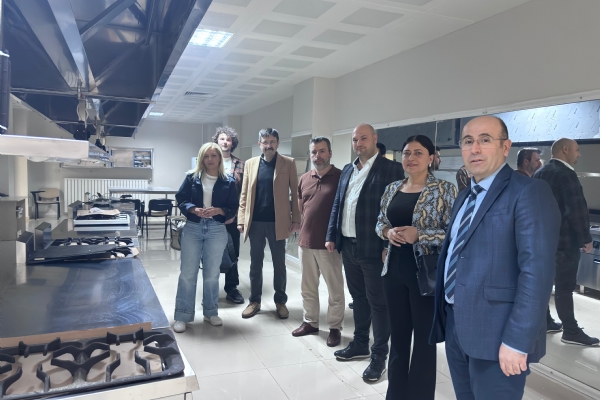 �orlu Ticaret ve Sanayi Odas� E�itim, Giri�imcilik Ve �stihdam Komisyonundan �orlu Halk E�itim Merkezine Ziyaret