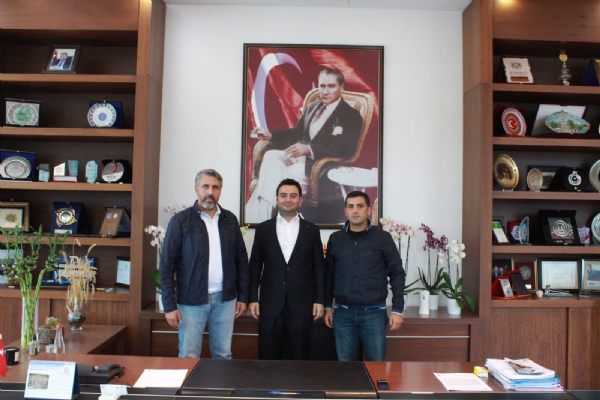 Yürükler Ayakkabı Yetkilisi Erol Yürük ve Mali Müşavir Savaş Öncü´den Odamız Yönetim Kurulu Başkanı İzzet Volkan´a Tebrik Ziyareti