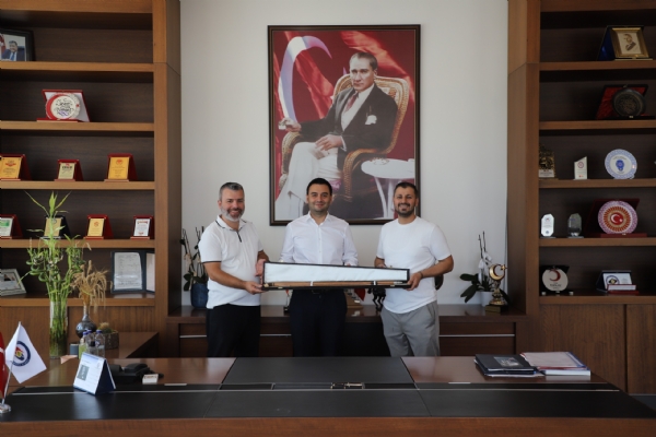 �orlu Madeni E�ya Elektrikli Aletler Sanatk�rlar Odas� Ba�kan Yard�mc�s� Muharrem SARIG�L ve �orlu TSO Meclis �yesi Mesut K���K&acute;ten Y�netim Kurulu Ba�kan� �zzet VOLKAN&acute;a Ziyaret