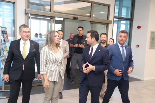 Tekirda� B�y�k�ehir Belediye Ba�kan� Dr. Candan Y�CEER ve �orlu Belediye Ba�kan� Ahmet SARIKURT&acute;tan  �orlu Ticaret ve Sanayi Odas�&acute;na Ziyaret