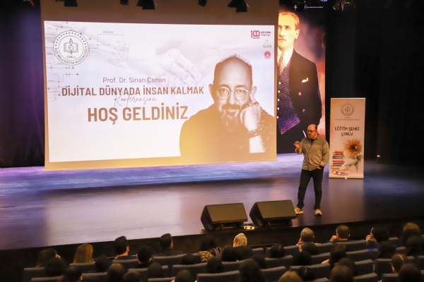 Odam�z ve �orlu �l�e Milli E�itim M�d�rl���  �� Birli�inde D�zenlenen  Prof. Dr. Sinan CANAN&acute;�n Konu�mac� Oldu�u  �Dijital D�nyada �nsan Kalmak� Semineri Ger�ekle�ti