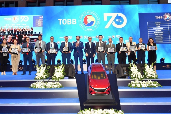 TOBB 70. Yıl Etkinlikleri Kapsamında Düzenlenen “Hizmet Şeref Belgesi ve Plaket Takdim Töreni”nde Odamız Genel Sekreteri İbrahim Karağöze Plaket Takdim Edildi