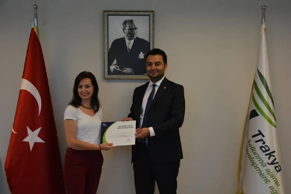 D Ticaret Okulu Mezunlar Sertifikalarn Ald