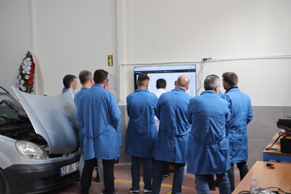 Mavi Yaka Mesleki E�itim Merkezi�nde �lk Kurs Ba�lad�