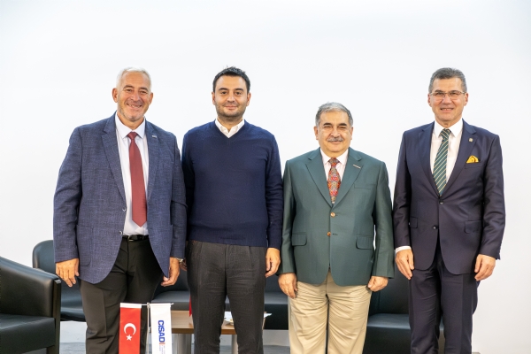 �orlu TSO Y�netim Kurulu Ba�kan� �zzet VOLKAN  Meclis Ba�kan� Erdim NOYAN ve Y�netim Kurulu �yesi                   H�seyin ERSOY ��SAD �yeleriyle Sekt�rel �sti�are Toplant�s�nda  Bir Araya Geldi