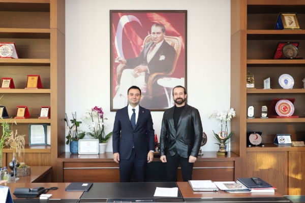 �orlu �ok Sesli Korosu �efi Fehmi Cesur �ZDEM�R&acute;den  Y�netim Kurulu Ba�kan� �zzet VOLKAN&acute;a Tebrik Ziyareti