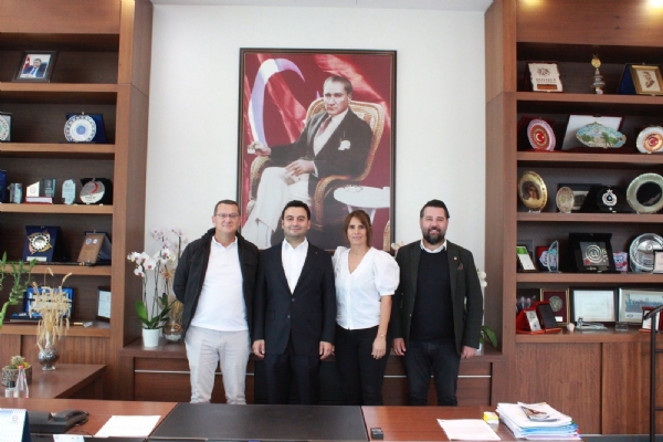 Odamız Meclis Üyesi Gökhan Tunalı ve Kıymetli Eşi Aslı Akgün Tunalı´dan Odamız Yönetim Kurulu Başkanı İzzet Volkana Tebrik Ziyareti