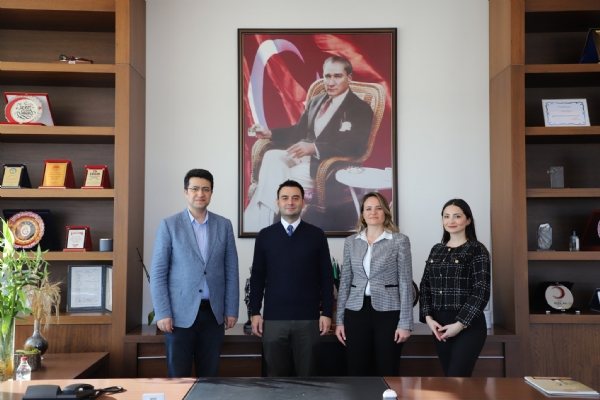 Çorlu İş Bankası Şube Müdürü Sayın Azer Serkan BAŞAK ve Yönetimi Odamız Yönetim Kurulu Başkanı İzzet VOLKANı Ziyaret Etti