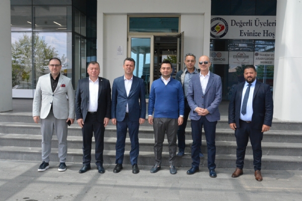 Hak ve Özgürlükler Hareketi Filibe İl Başkanı Sayın Ali Bayram, Çorlu Belediye Başkanı Sayın Ahmet Sarıkurt, Belediye Başkan Yardımcısı Sayın Güner Çetin ve Beraberindekiler Odamız Yönetim Kurulu Başkanı İzzet Volkan´a Ziyarette Bulundular