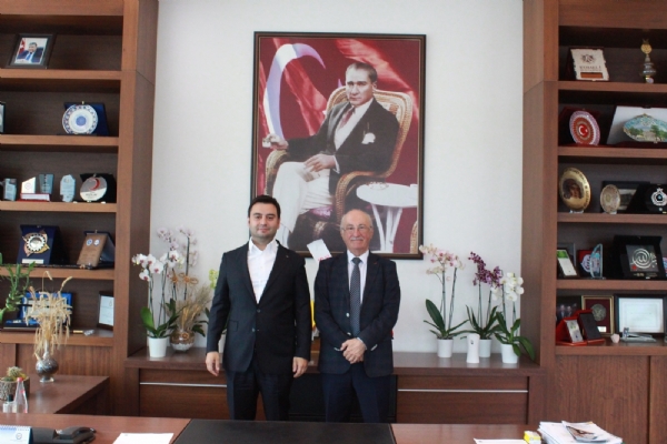 Çorlu 1 OSB Yönetim Kurulu Başkan Yardımcısı Altan Cinoğlu´ndan Odamız Yönetim Kurulu Başkanı İzzet Volkan´a Tebrik Ziyareti
