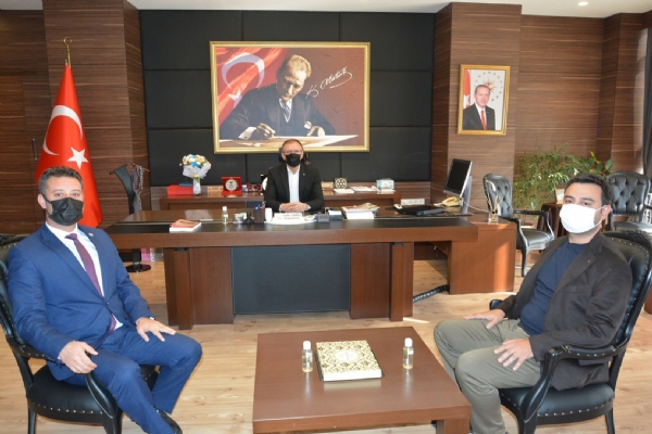 Çorlu Belediye Başkanı Sayın Ahmet Sarıkurt ve Odamız Yönetim Kurulu Başkanı İzzet Volkan, Çorlu Kaymakamı Sayın Cafer Sarılı´ya Ziyarette Bulundu