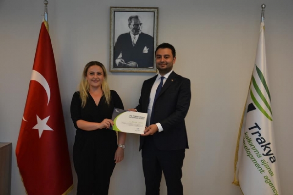 D Ticaret Okulu Mezunlar Sertifikalarn Ald