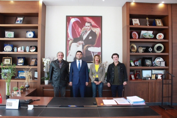 Olimpos Butik Hotel Yetkilileri Gökçe Dervişoğlu, Ahmet Dervişoğlu ve Hamza Uğur Parıltı Odamız Yönetim Kurulu Başkanı İzzet Volkana Tebrik Ziyaretinde Bulundu