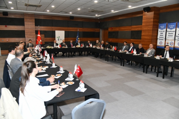 �orlu Ticaret ve Sanayi Odas� ile Trakya Kalk�nma Ajans�  �� Birli�inde D�zenlenen  Yerel Kalk�nma Hamlesi Program�n�n Detaylar�n�n Anlat�ld���  Bilgilendirme Toplant�s� Ger�ekle�ti