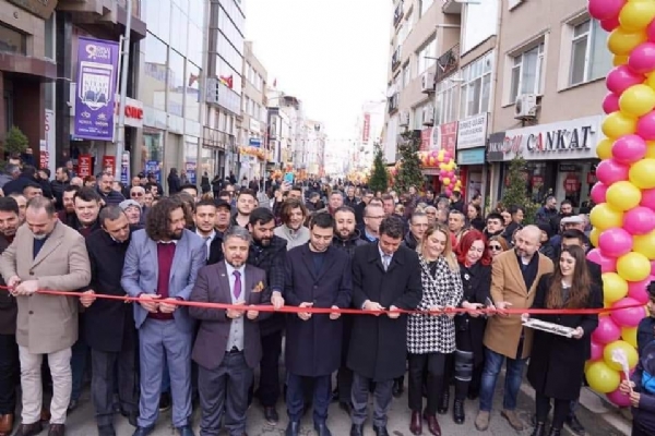 Yönetim Kurulu Başkanımız İzzet Volkan ve Meclis Üyelerimiz Kumyol Alışveriş Festivali´nin Açılış Törenine Katıldı