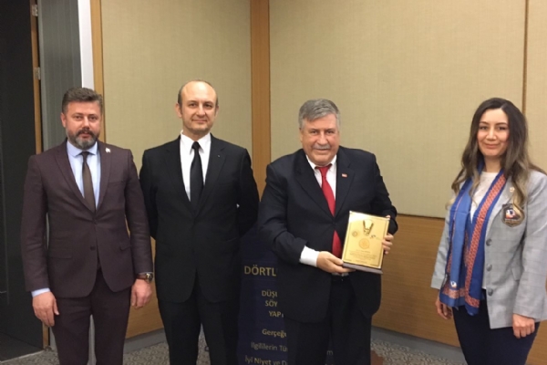 Çorlu 100. Yıl Rotary Kulübünden Enis Sülün´e Plaket