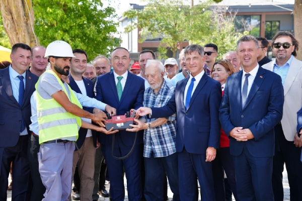 Y�netim Kurulu Ba�kan� �zzet VOLKAN,  �nerler Ortaokulu&acute;nun Temel Atma T�renine Kat�ld�