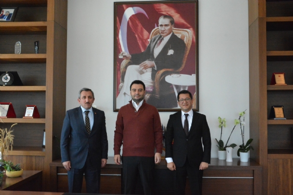 Çorlu İlçe Milli Eğitim Müdürü Sayın Hüseyin Erdoğan ve Çorlu Milli Emlak Müdürü Sayın Hakan Koçulu, Odamız Yönetim Kurulu Başkanı İzzet Volkan´a Ziyarette Bulundu