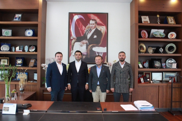 Ergene Kent Konseyi Başkanı Ercüment Tuncay, Başkan Yardımcısı Musa Tuzlu ve Yürütme Kurulu Üyesi Ersin Koca Odamız Yönetim Kurulu Başkanı İzzet Volkan´a Tebrik Ziyaretinde Bulundu