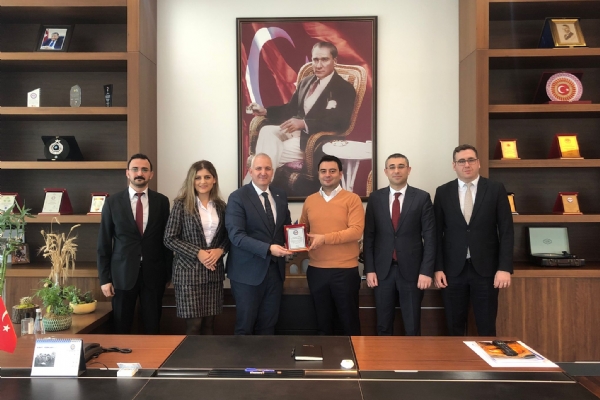 Türk Eximbank Çorlu Şube Müdürü Yasincan Tanaydı ve Kıymetli Ekibi Odamız Yönetim Kurulu Başkanı İzzet Volkan´a Ziyarette Bulundular