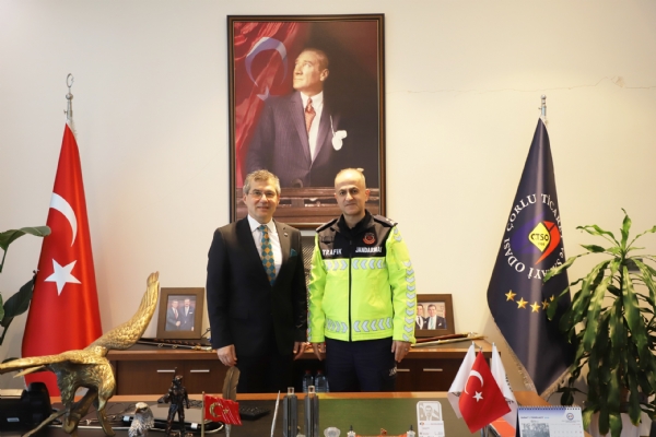 Jandarma Genel Komutanl��� Trafik Daire Ba�kan� Tu�general Say�n Tolga �EMREK ve �orlu Jandarma Komutan� Binba�� Say�n Engin T�RK&acute;ten Meclis Ba�kan� Erdim NOYAN&acute;a Ziyaret