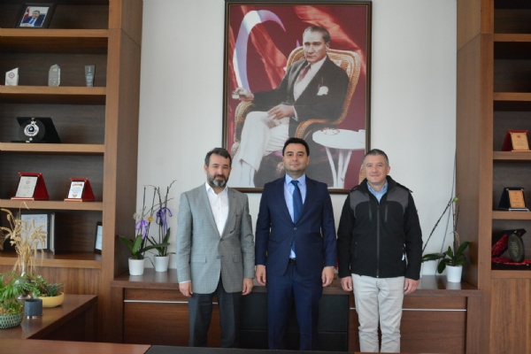 Türk Traktör Türkiye Yedek Parça Müdürü Yavuz Bülent Acar ve Yedek Parça Bölge Müdürü Cem Demirer Odamız Yönetim Kurulu Başkanı İzzet Volkan´a Ziyarette Bulundu